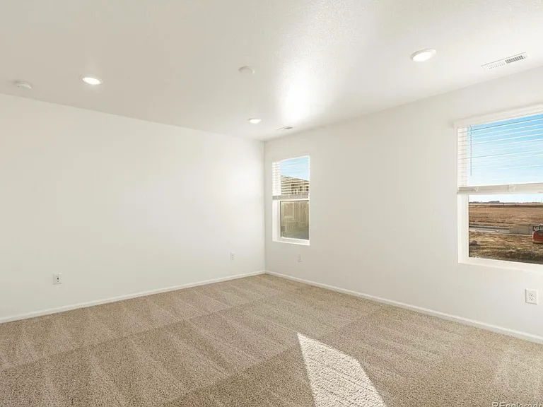 627 97th Ave — Photo 17