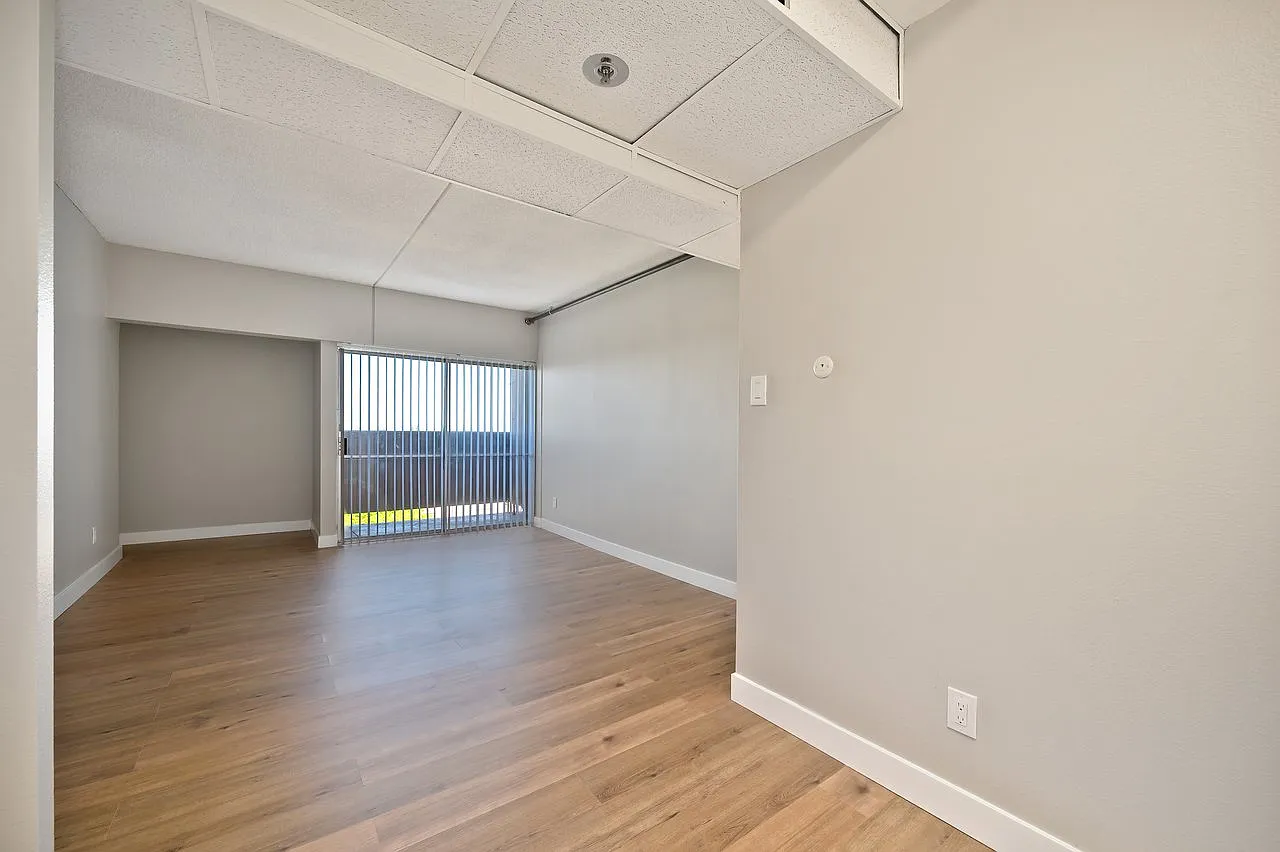 1319 N Madison St #522 photo 1