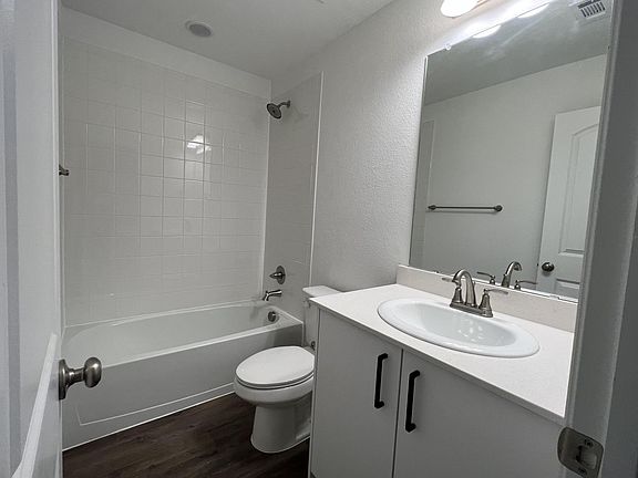 5th image of 121 Brookline Dr