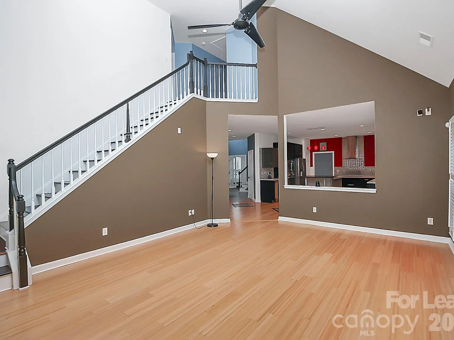 4 bed, 2.5 bath, 3060 sqft, $2,800 — Photo 4