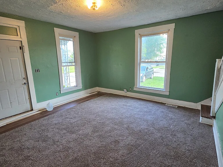 1039 N Lafountain St — Photo 2