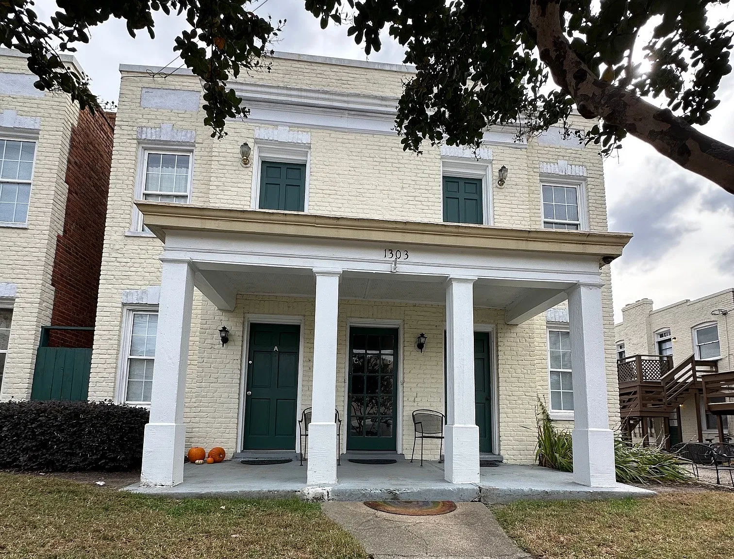 2 bed, 600 sqft, $1,225 — Photo 1