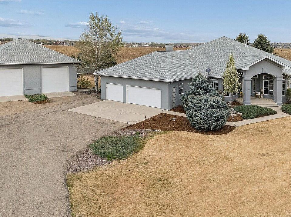 1st image of 107 Blue Heron Ct