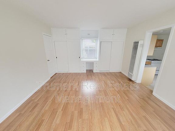 5th image of 927 E Lexington Dr #A