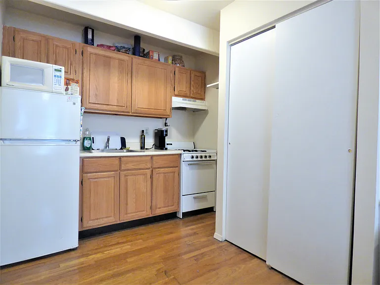525 E 5th St #5R — Photo 3