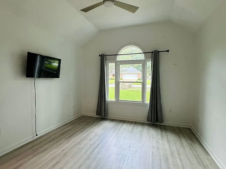 103 Meadow Creek Dr — Photo 27