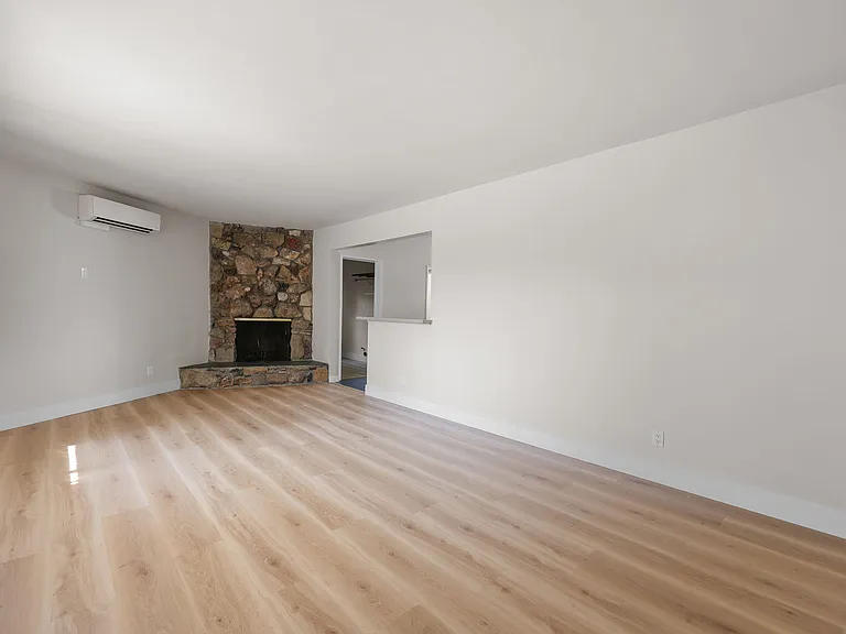 4958 N Maywood Ave #1A — Photo 6