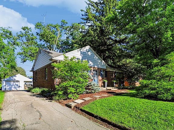 4th image of 5614 Rosslyn Ave