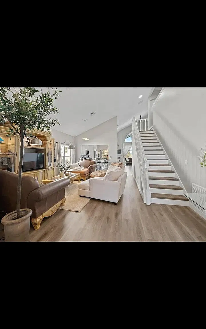 6 bed, 2707 sqft, $6,000 — Photo 2