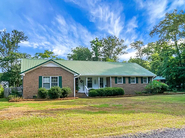 102 Cedar Spring Dr, Bonneau, SC 29431