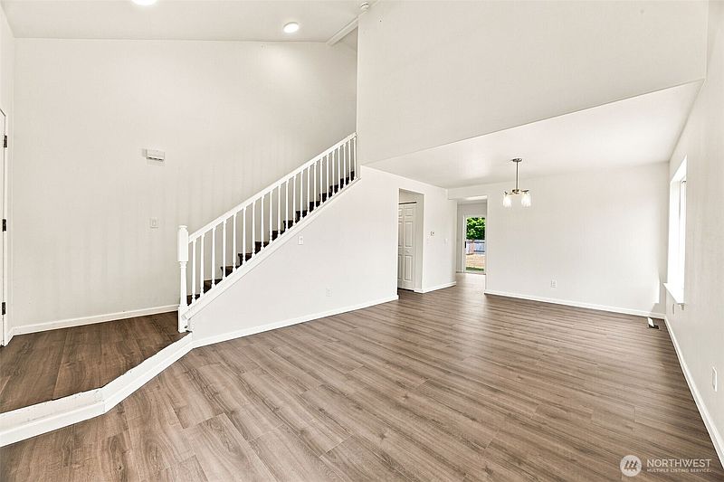 5th image of 6521 26th ST NE