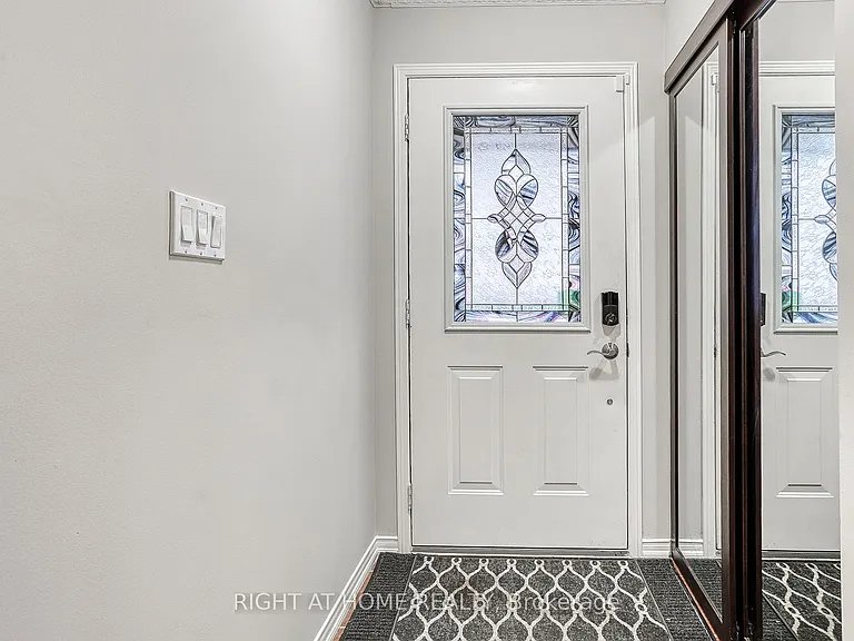 75 Carpendale Cres — Photo 4