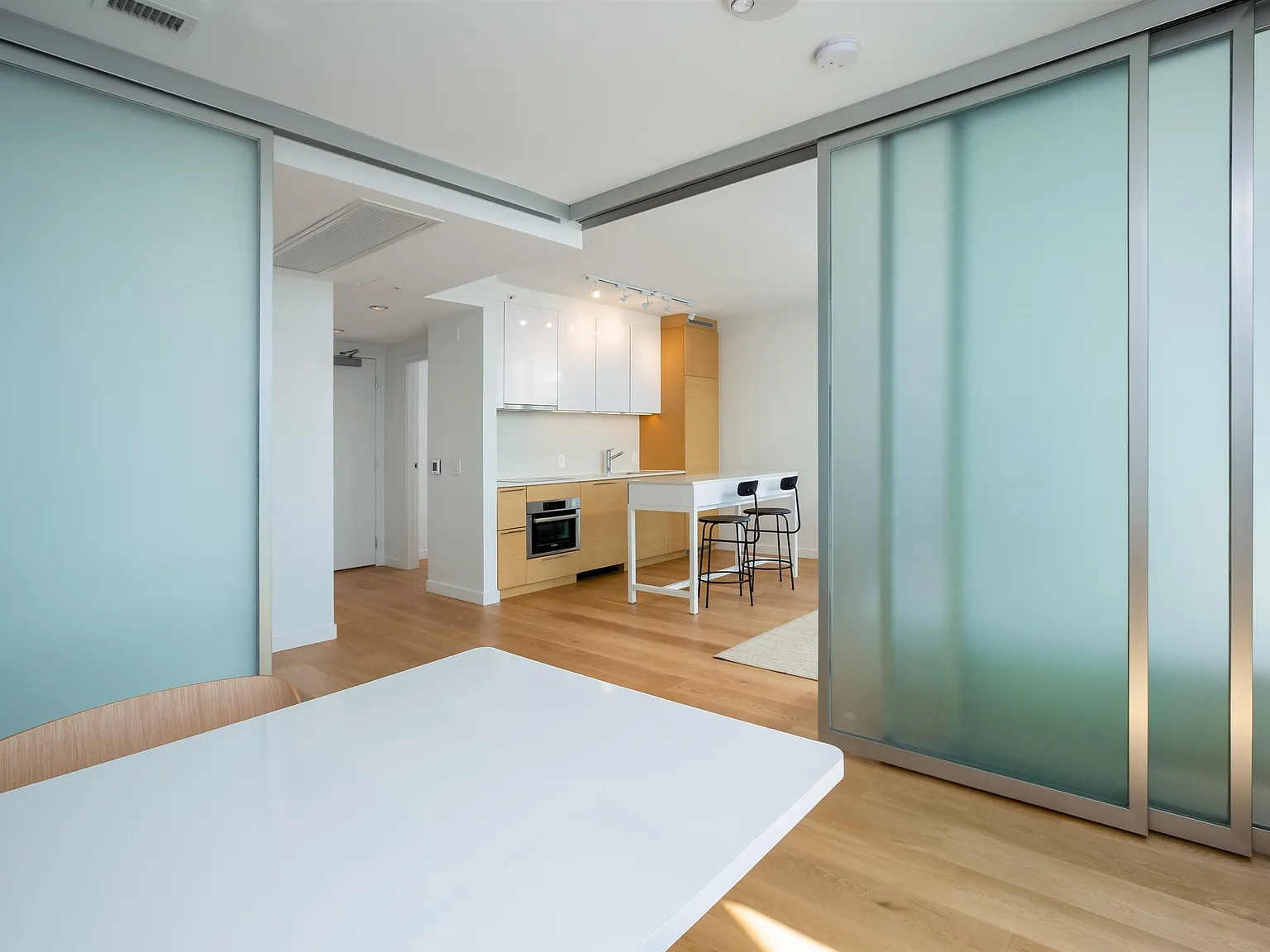 2 bed, 733 sqft, $3,650 — Photo 3