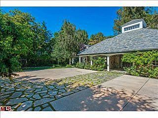 2nd image of 1036 N Bundy Dr