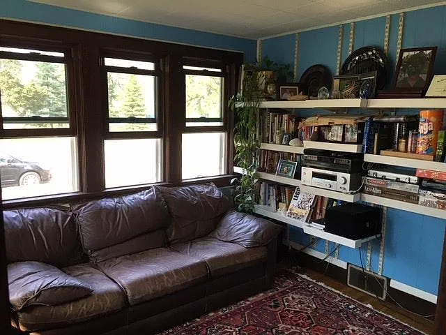 2418 33rd Ave NE — Photo 4