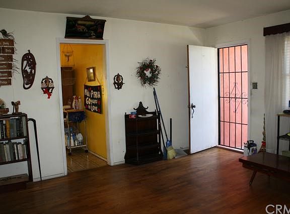5th image of 1007 Van Nuys St