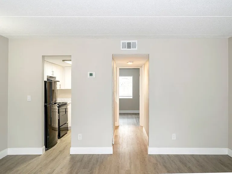 Ridge Apartments — Photo 32