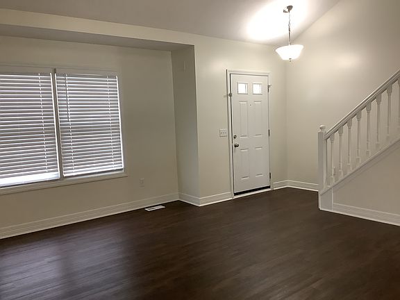 3rd image of 768 Shellbark St