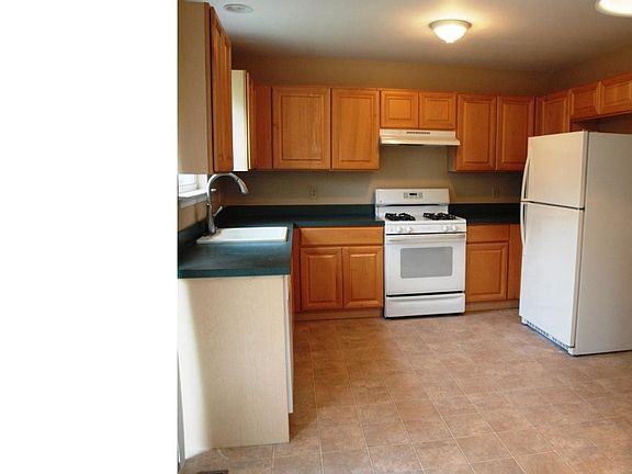 5th image of 1024 Heather Ln
