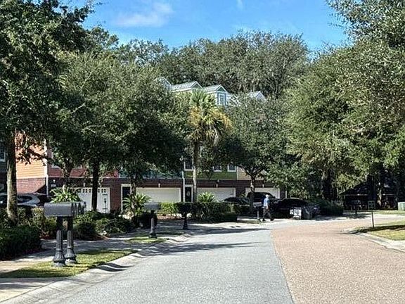 3rd image of 9008 Parlor Dr