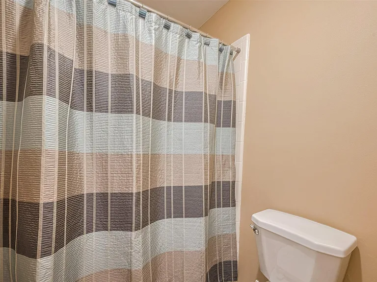 12231 Carriage Hill Dr — Photo 37