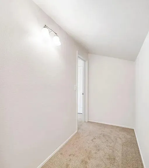 McKinley Court — Photo 15
