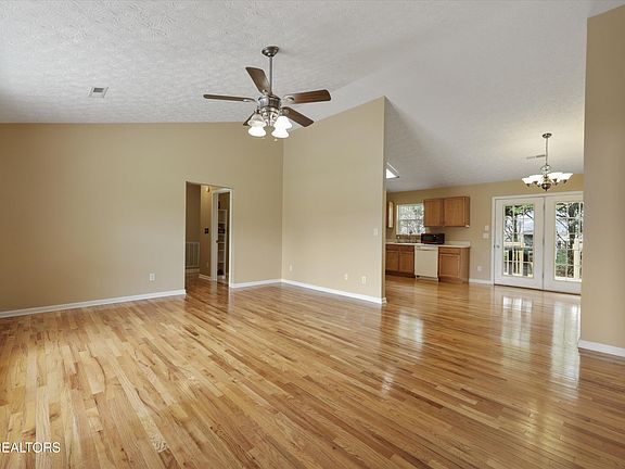 5th image of 1144 Arthur Rd