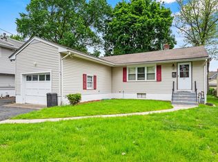 37 Prospect St, Garnerville, NY 10923