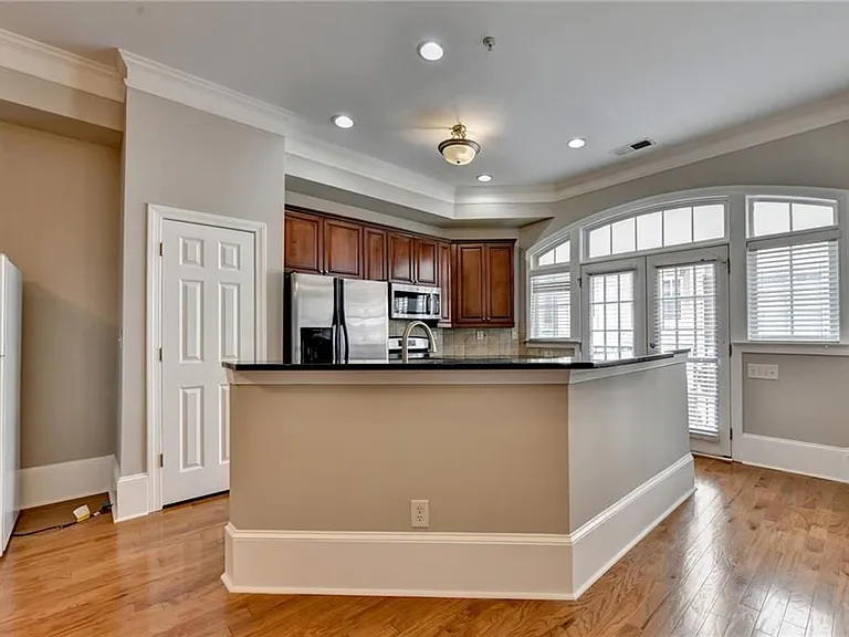 813 Clifton Heights Ln — Photo 11