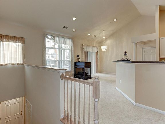 LIVING/DINING