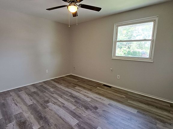 2nd image of 550 Stonyridge Ave #550