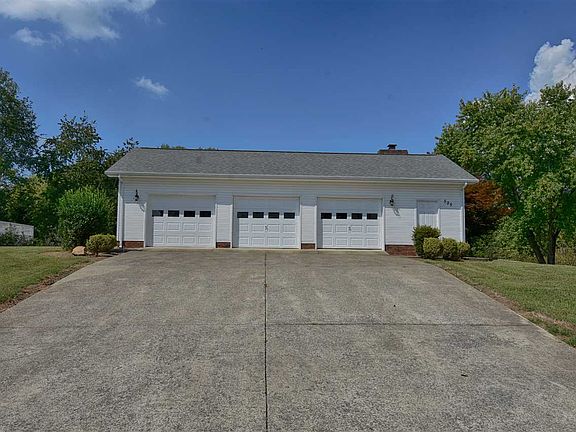 4th image of 595 Blue Springs Blvd