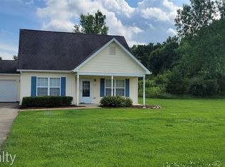 806 Cattail Ln, Pinckney, MI 48169