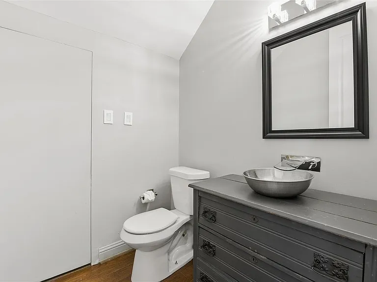 7535 Olympia Dr — Photo 24