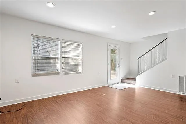2322 Palmer Ave — Photo 3
