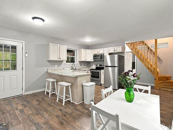 4th image of 821 Winston Drive Ext