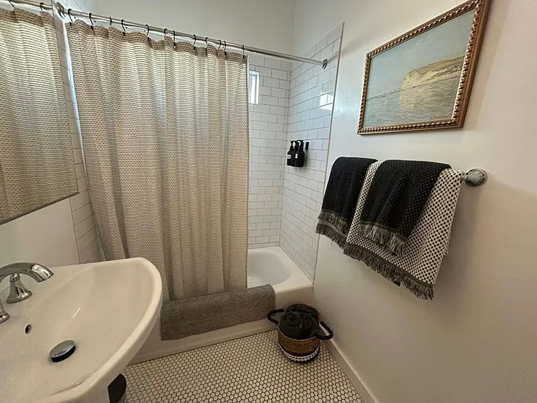 1672 S Harvard Blvd — Photo 40