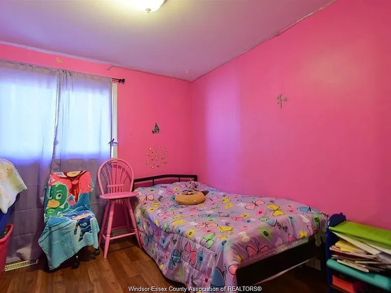 5468 Lassaline Ave — Photo 17