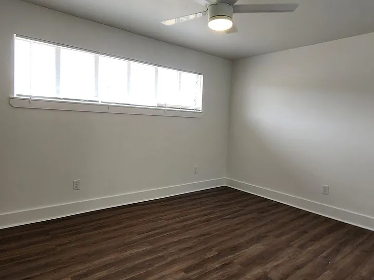 1113 N Shackleford Rd — Photo 23
