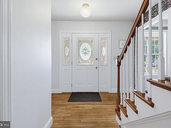 5th image of 1189 Suffolk Dr