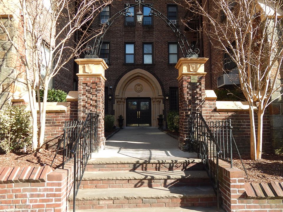 1st image of 215 Hart Blvd APT 2L
