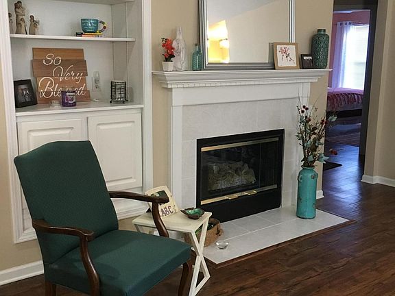 5th image of 228 Ashton Lake Dr