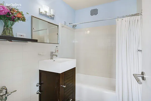 Sold by Sotheby's International Realty | media 6