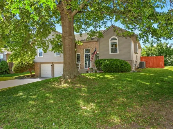 1204 NE Hunters Rd, Blue Springs, MO 64014