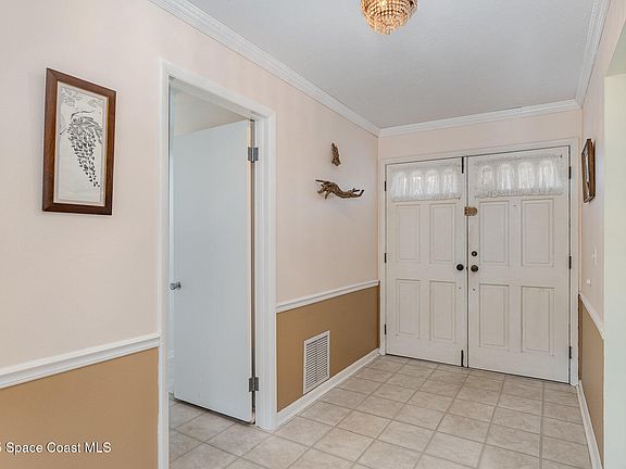 2nd image of 807 Fern Ave