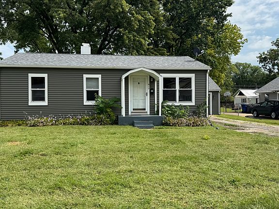 2nd image of 915 28th St