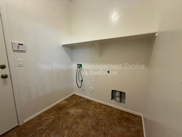 8014 W Pima St — Photo 16