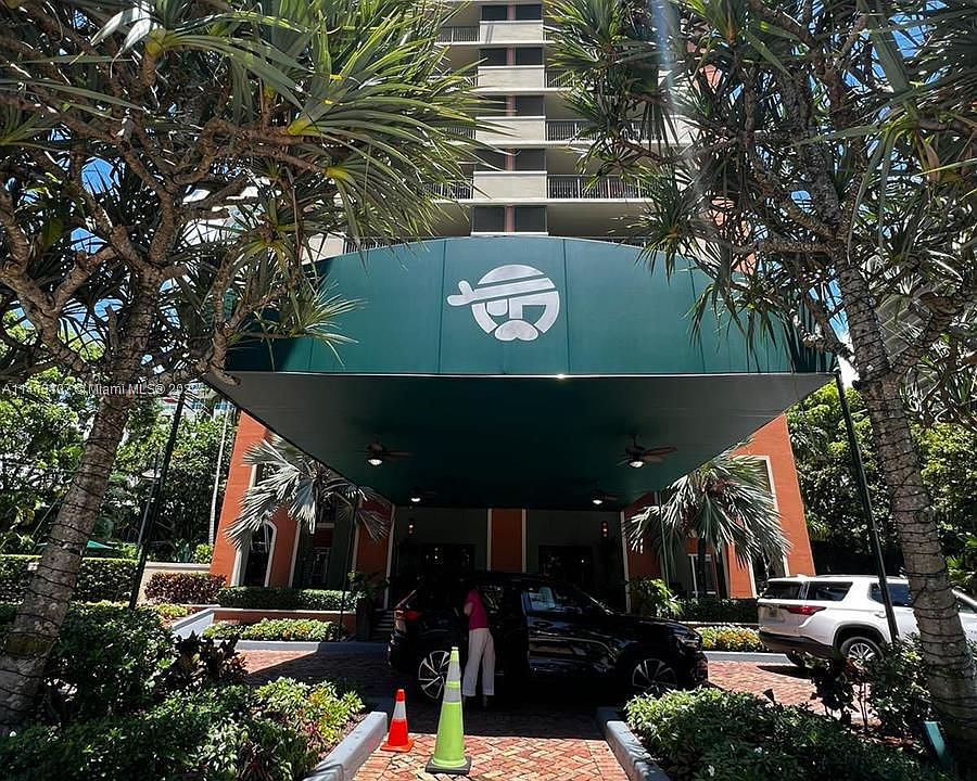 1st image of 2951 S Bayshore Dr #313