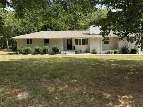 1405 Lakeview Dr, Pineville, NC 28134