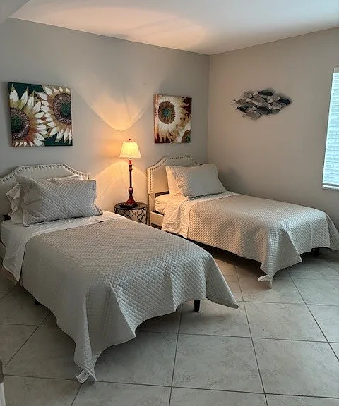 Guest Bedroom (2 Twins convertible to King Bed)